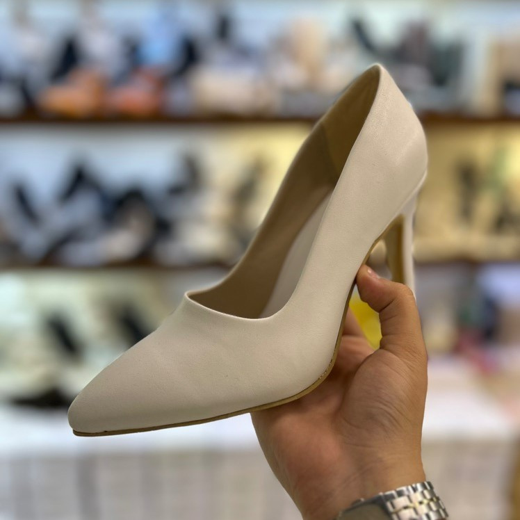 عکس کفش مجلسی پاشنه میخی سفید