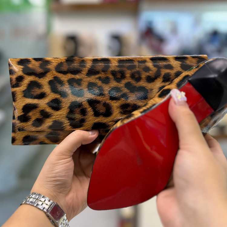 عکس کفش و کیف پلنگی