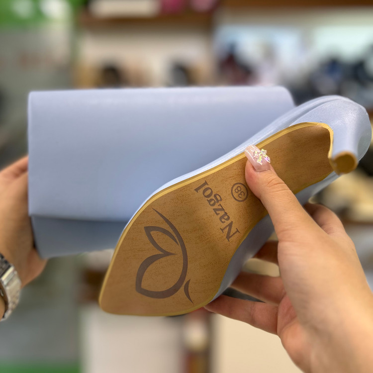 عکس ست کیف و کفش آبی آسمانی زنانه