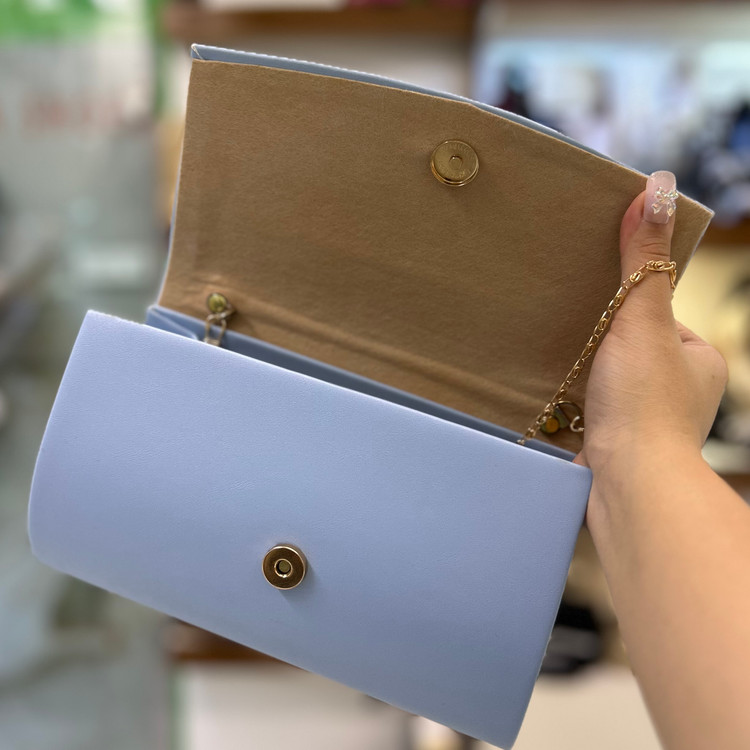 عکس کیف آبی آسمانی