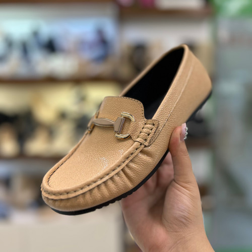 خرید کفش کالج زنانه ورنی کرم