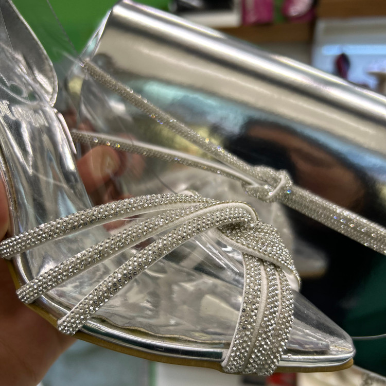 قیمت و عکس کفش نقره ای زنانه