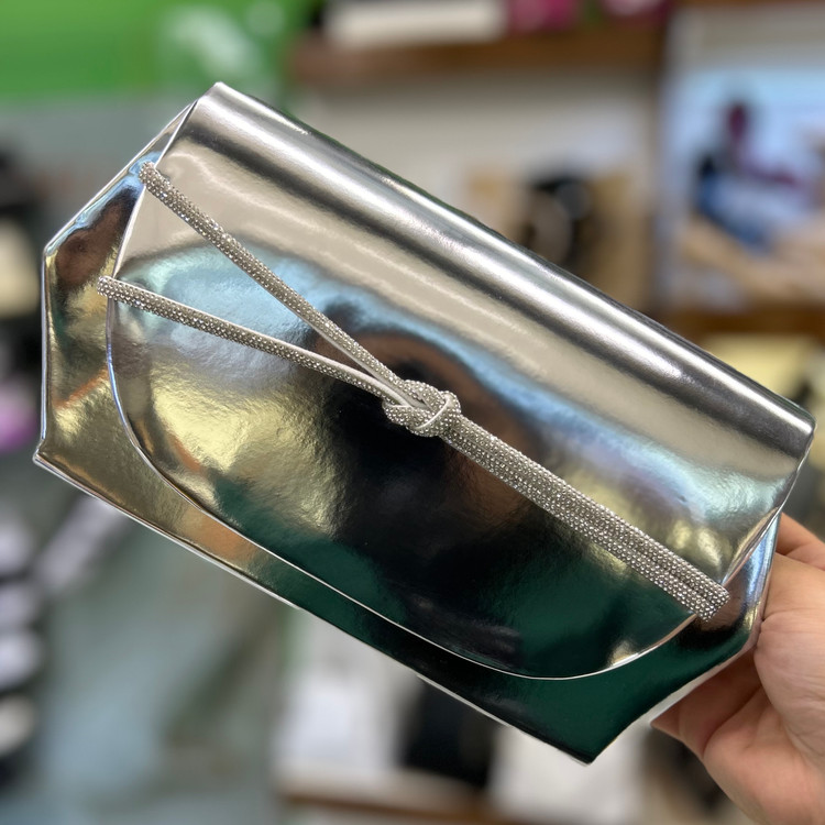 قیمت کیف مجلسی نقره ای ورنی