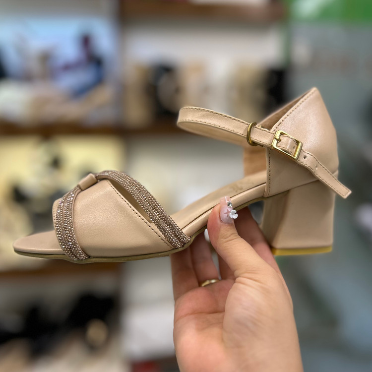 خرید کفش مجلسی زنانه کرم