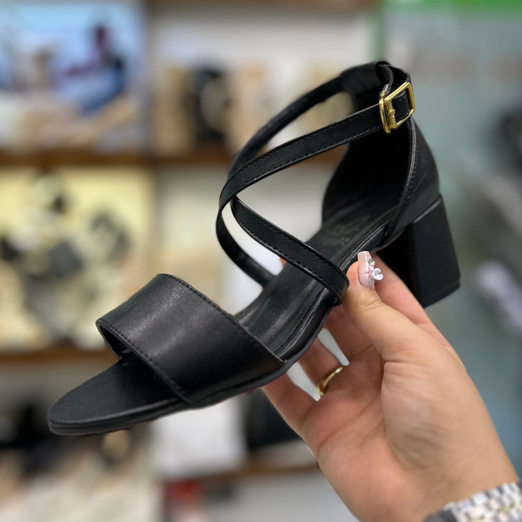 خرید صندل دخترانه مشکی ساده