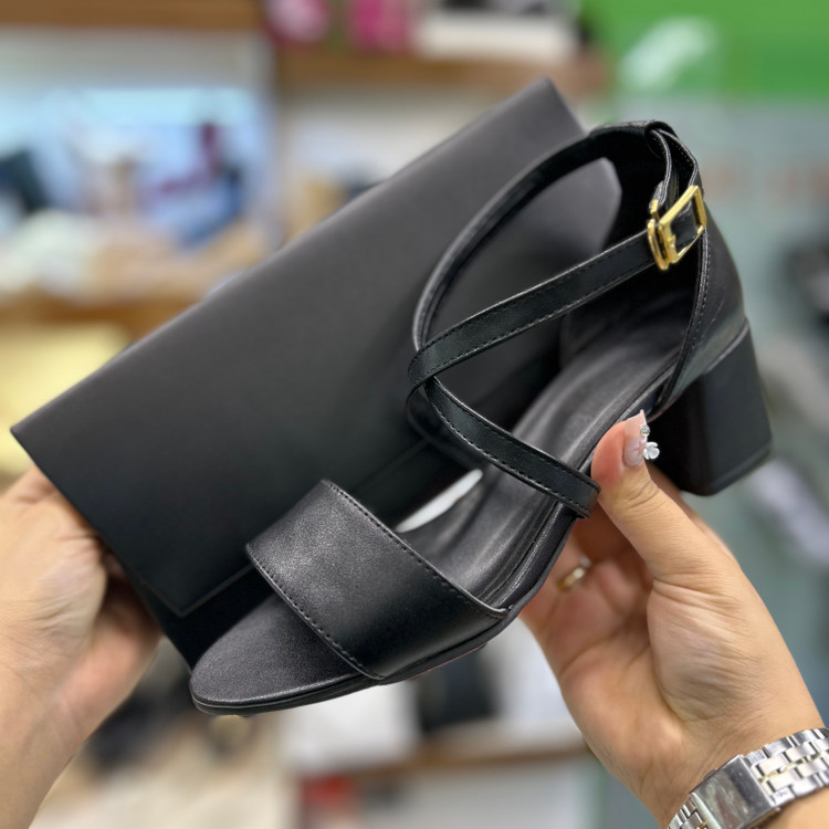 خرید کفش مجلسی زنانه مشکی جلوباز