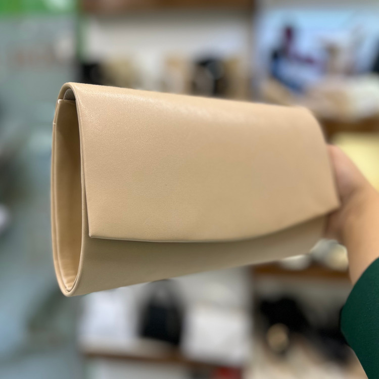 قیمت کیف شب ساده کرم