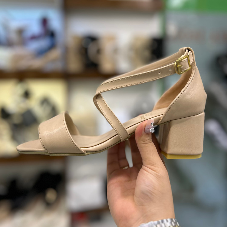 عکس ست کیف و کفش مجلسی کرم دخترانه