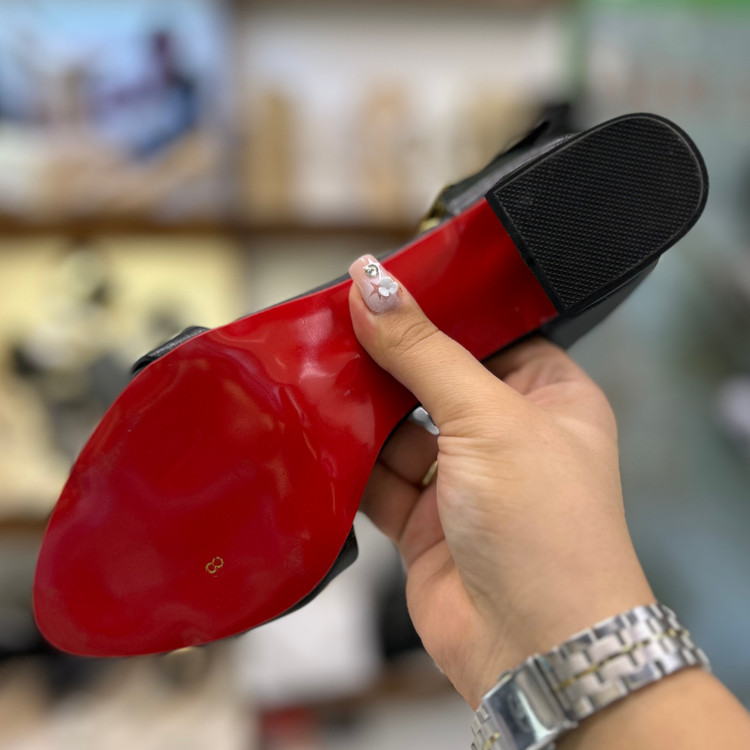 عکس صندل زنانه مشکی