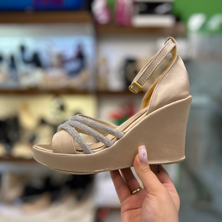 عکس کفش مجلسی لژ دار زنانه کرم