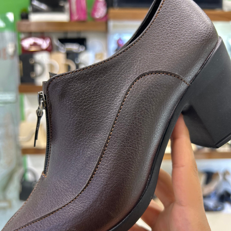 عکس ست کیف و کفش قهوه ای زنانه