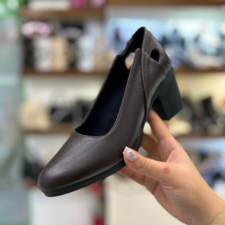 عکس کفش قهوه ای راحتی زنانه