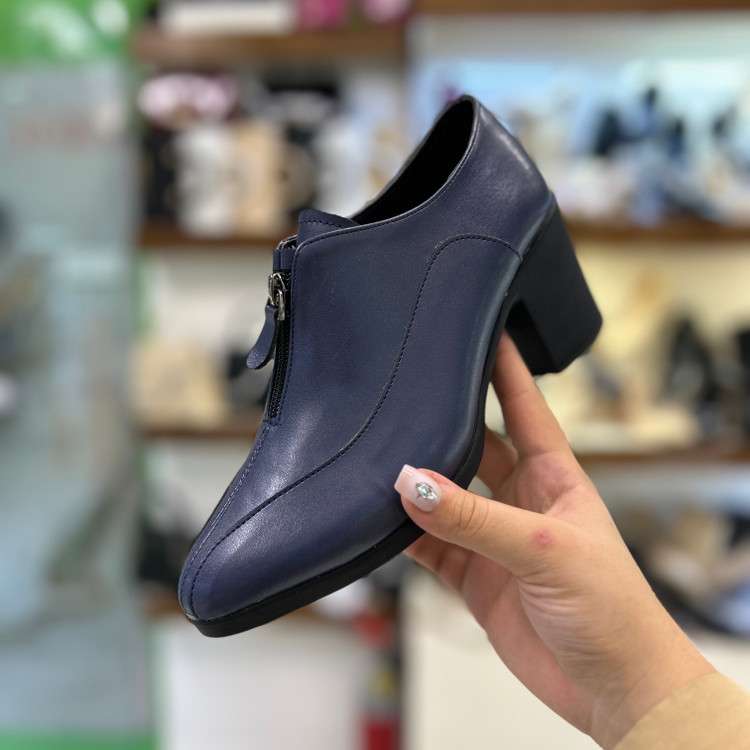 عکس کفش زنانه سورمه ای طبی