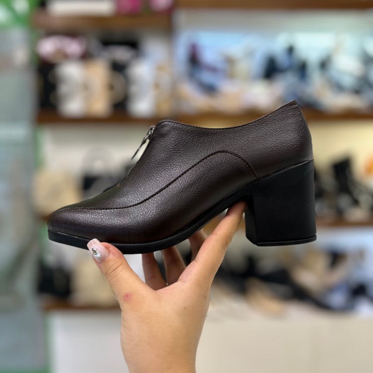 عکس کفش راحتی زنانه قهوه ای پیو