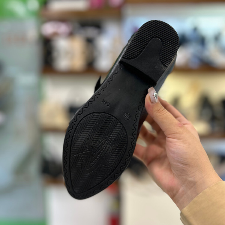 عکس کفش راحتی پیو زنانه