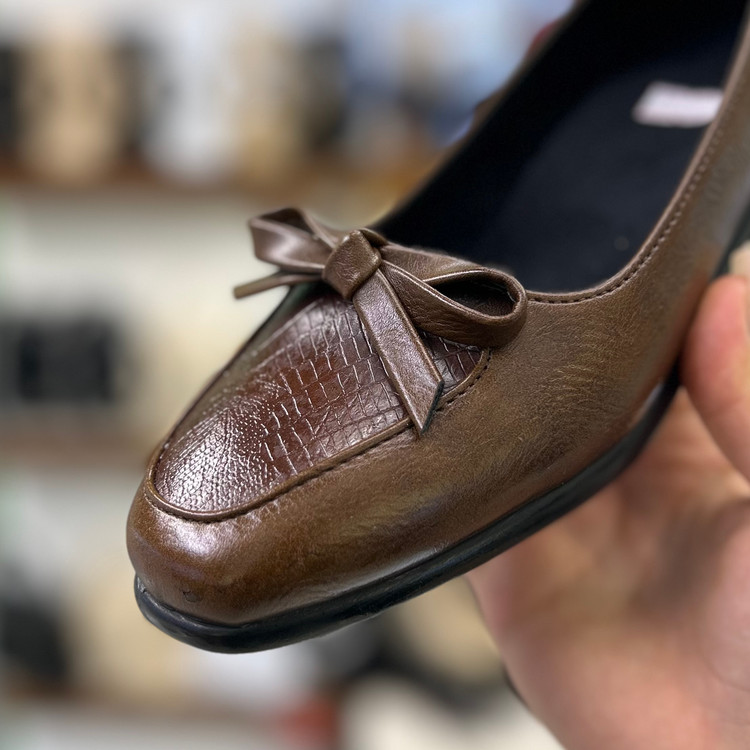 خرید کفش زنانه قهوه ای پاشنه ۲ سانتی طبی پیو