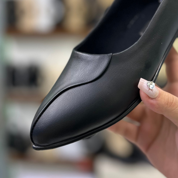 عکس کفش زنانه پیو راحتی قالب بزرگ پا تا سایز ۴۳