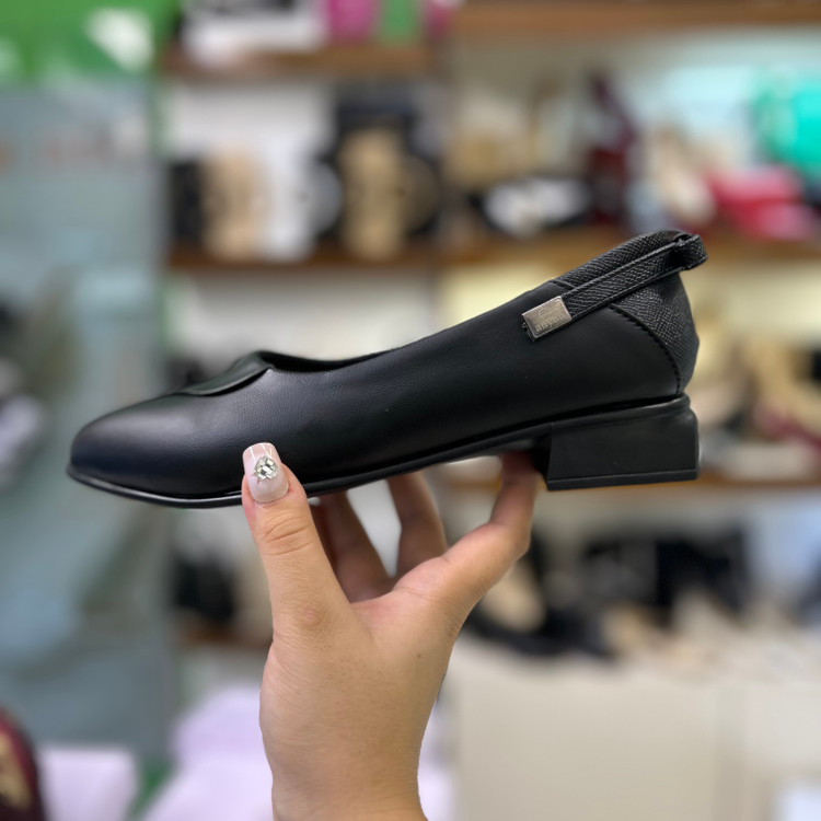 قیمت و عکس کفش زنانه پیو راحتی قالب بزرگ پا تا سایز ۴۳