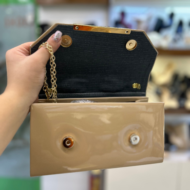 عکس کیف زنانه مجلسی ورنی کرم